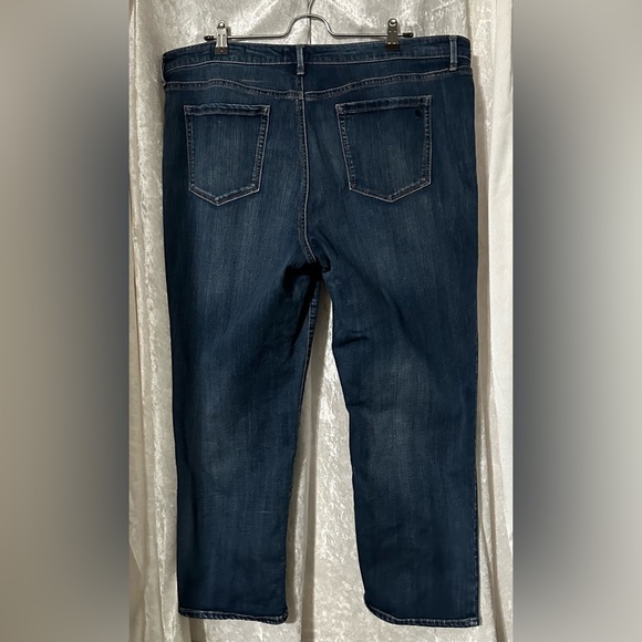 Mid-rise straight ankle length boyfriend button-fly jeans. Used, good condition - Picture 2 of 2